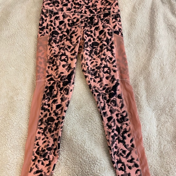 Fabletics Powerhold leggings: pink leopard print - Picture 3 of 6